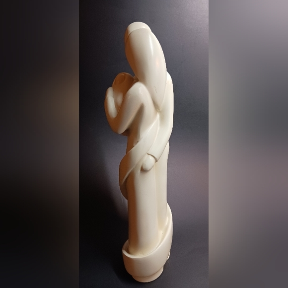 Mom, Dad and Child Figurine - Picture 3 of 5